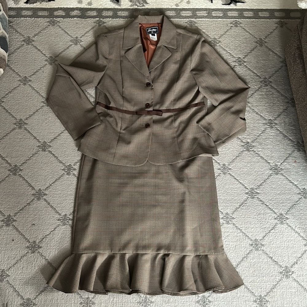 Sweet Suit Woman’s Skirt Suit with Brown Accents